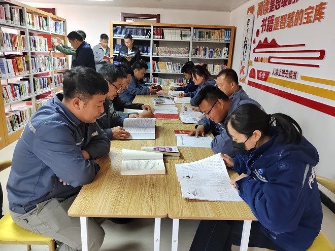 額鹽公司黨委組織開展“感黨恩 聽黨話 跟黨走”—母親湖畔閱經(jīng)典，共筑書香額鹽主題黨日活動