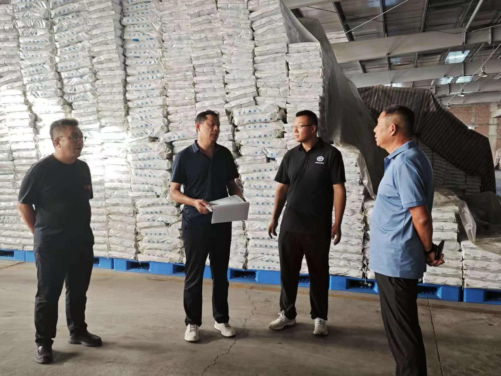 筑牢食鹽安全防線(xiàn) 盟工信局、盟公安、盟市場(chǎng)到額鹽公司 開(kāi)展聯(lián)合監(jiān)督檢查