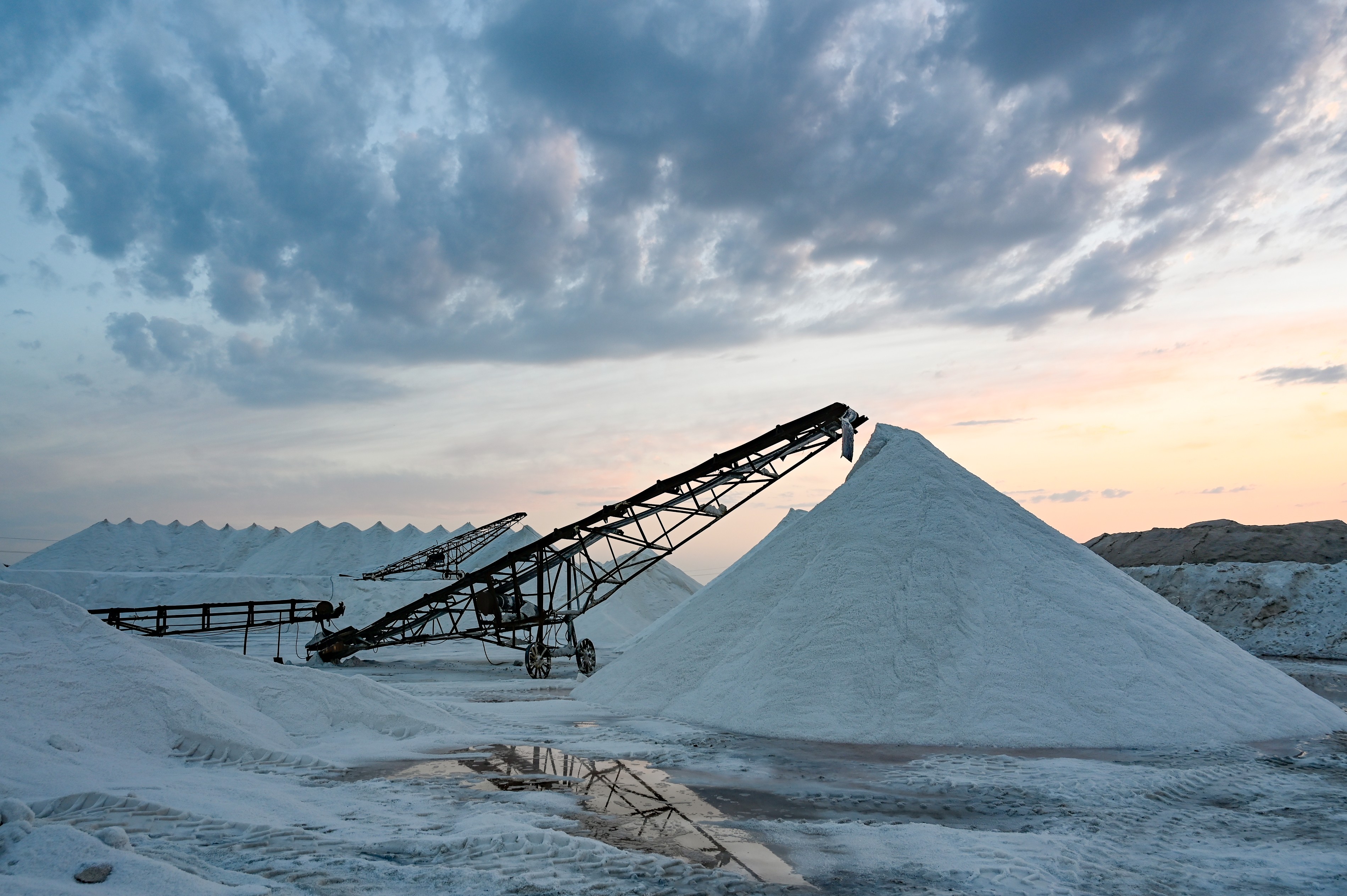 內(nèi)蒙古額吉淖爾制鹽有限公司 一工區(qū)洗滌線生產(chǎn)設(shè)備洗鹽機(jī)、振動(dòng)篩等設(shè)備制作安裝項(xiàng)目