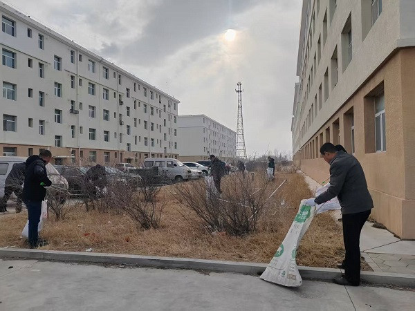 額鹽公司黨委組織開展我們的節(jié)日——“傳承雷鋒精神，守護(hù)母親湖畔”志愿服務(wù)活動